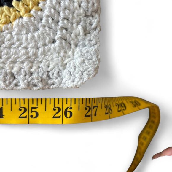 Adorable granny square crocheted childrens baby blanket - Picture 7 of 8